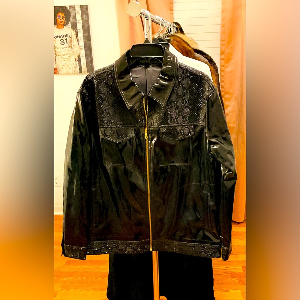 BLACK PATENT LEATHER 

NWOT